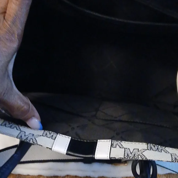 MICHAEL Michael Kors Black and Cream Tote - Picture 3 of 6